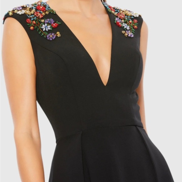 NWT | Mac Duggal 2654 Black Beaded Cap Sleeve V Neck A Line Gown Size 8 - Picture 4 of 12